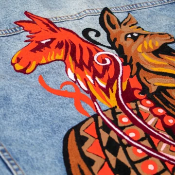 Casaca Celeste Llama plano amplio Llama Casaca Denim Para Hombre Con Bordado Artesanal LOOCH Celeste