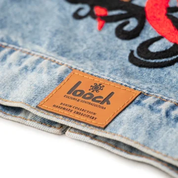 Casaca Celeste Llama plano etiqueta Llama Casaca Denim Para Hombre Con Bordado Artesanal LOOCH Celeste